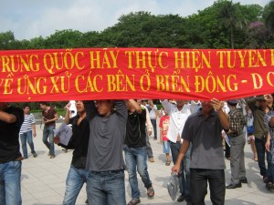 Tường thuật trực tiếp cuộc biểu tình ôn hoà phản đối Trung quốc ngày 12/6/2011 16hn