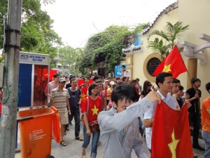 Tường thuật trực tiếp cuộc biểu tình ôn hoà phản đối Trung quốc ngày 12/6/2011 18hn