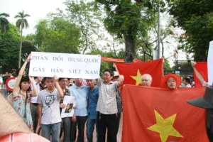 Tường thuật trực tiếp cuộc biểu tình ôn hoà phản đối Trung quốc ngày 12/6/2011 Picture252b049