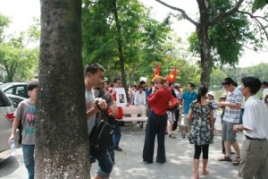 Tường thuật trực tiếp cuộc biểu tình ôn hoà phản đối Trung quốc ngày 12/6/2011 Picture259