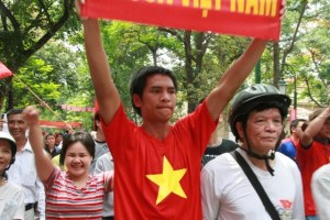 Tường thuật trực tiếp cuộc biểu tình ôn hoà phản đối Trung quốc ngày 12/6/2011 Picture2b031