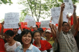 Tường thuật trực tiếp cuộc biểu tình ôn hoà phản đối Trung quốc ngày 12/6/2011 Picture2b141