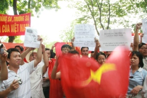Tường thuật trực tiếp cuộc biểu tình ôn hoà phản đối Trung quốc ngày 12/6/2011 Picture2b144